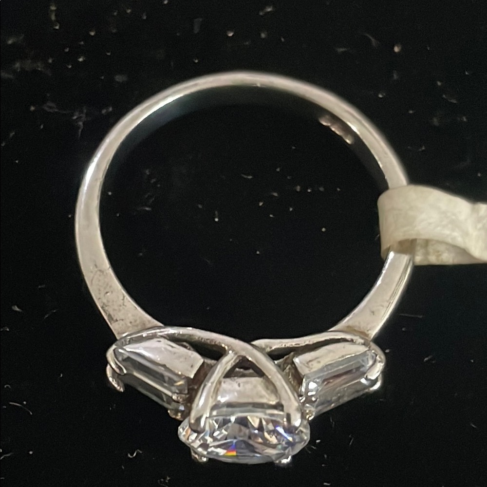 Elegant Silver Ring with Clear Stone - Picture 6 of 6